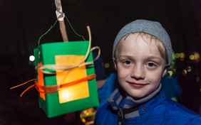 Coole Laternen Marke Eigenbau in der vamos Kinderbetreuung - Foto: Helmuth Rier